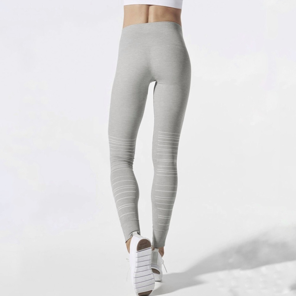 Blanqi SportSupport Hipster Cuffed Legging in Dove Grey Size Medium - Picture 3 of 7